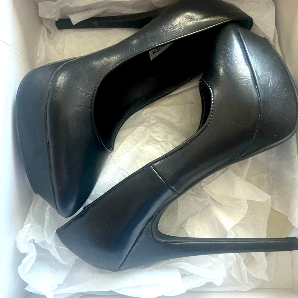 Steve Madden platform pumps